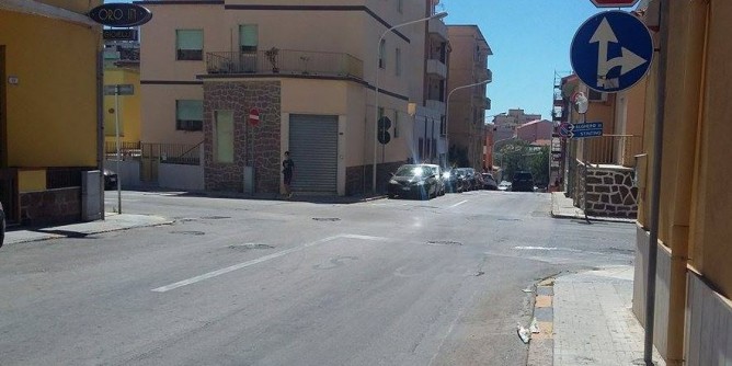 Incrocio via Balai pericoloso: segnaletica scomparsa