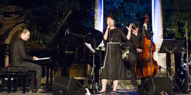 Dromos presenta Elina Duni