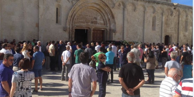 Porto Torres: folla immensa per l’estremo saluto a Michele