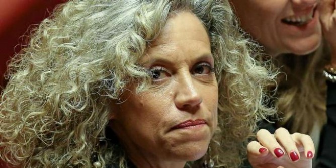 Orr <i>scaccia</i> la senatrice Cirinn