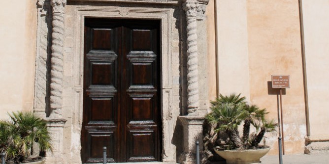 Restaurato il portone della chiesa di Sant´Antonio abate