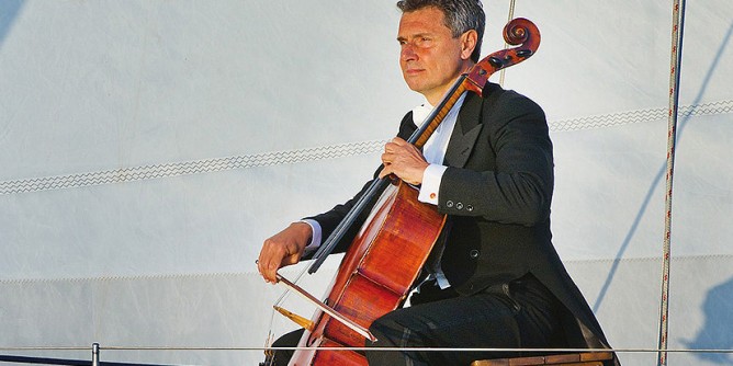 Barca e violoncello all´Asinara