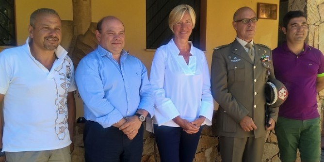 Nicola Sanna con Roberta Pinotti a Palau