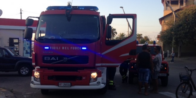Bloccata in bagno, la liberano i pompieri