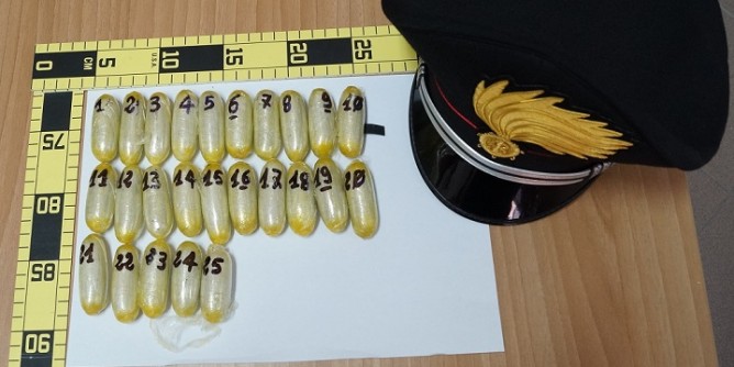 Olbia: 25 ovuli nella pancia, arrestato dai Carabinieri