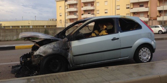 Due auto incendiate in pochi giorni, Porto Torres insicura