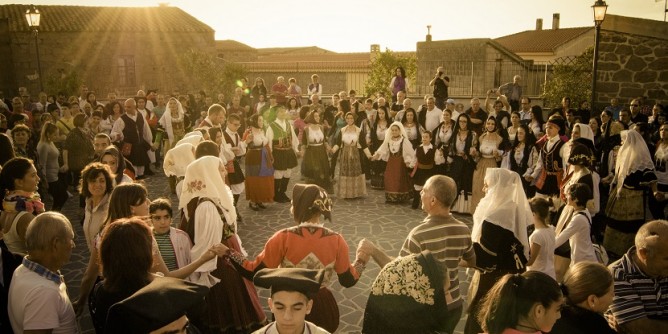 Letteratura, musica, vino e cibo a Neoneli