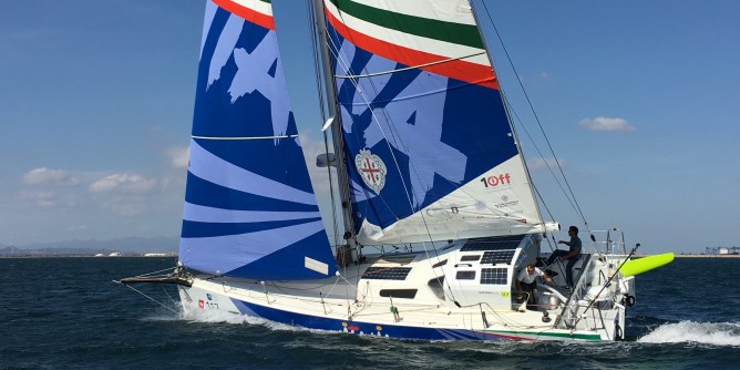 Gaetano Mura urta un oggetto sommerso
