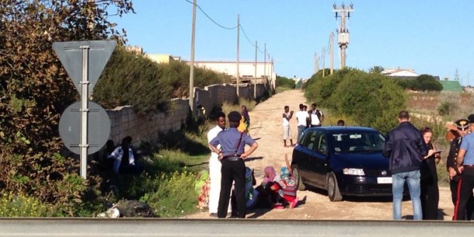 Migranti Li Lioni: protesta in Prefettura