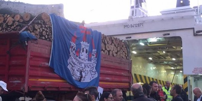 Sardegna-Corsica, blitz di protesta: bloccato il traghetto