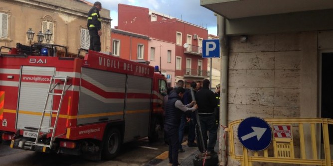Porto Torres: negozio in fiamme, probabile corto circuito