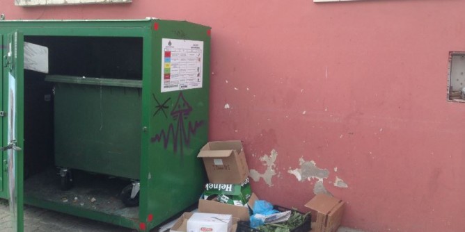 Piazza <i>Marinaru</i>: isola ecologica, passepartout per incivili