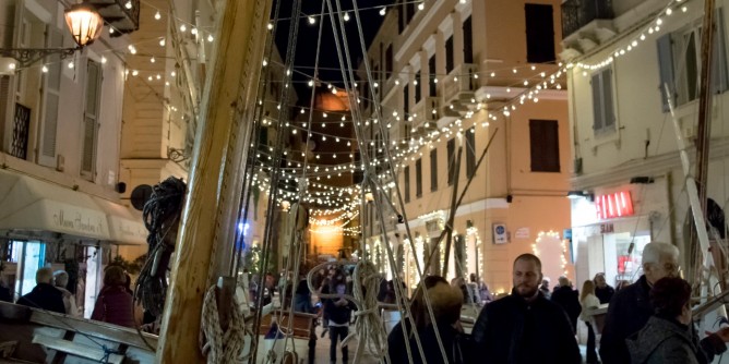 Natale <i>Acido</i> sbarca in Piazza Civica