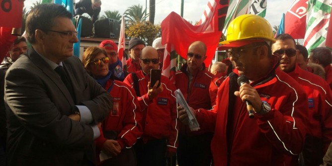 Tim: no ai tagli, corteo in piazza dei lavoratori 