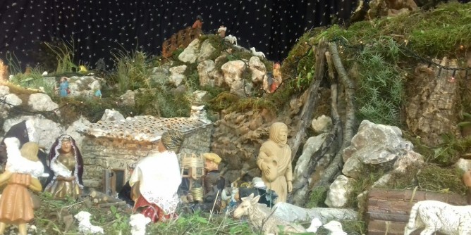 Inaugura il presepe di Casa Serena