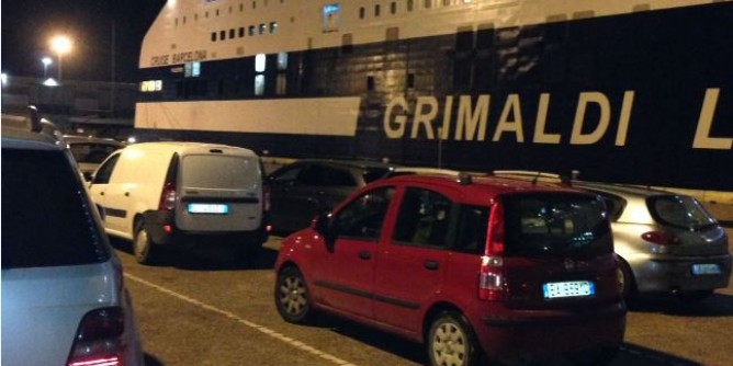 Maltempo: Grimaldi 9 ore di ritardo, protesta dei passeggeri
