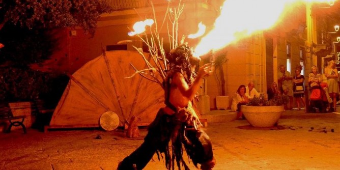 Teatro di fuoco e musica: eventi natalizi a Porto Torres