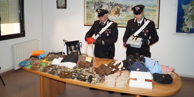 Beni di lusso contraffatti: scoperta organizzazione ad Olbia