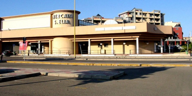 Bando per locale al mercato Sant´Elia
