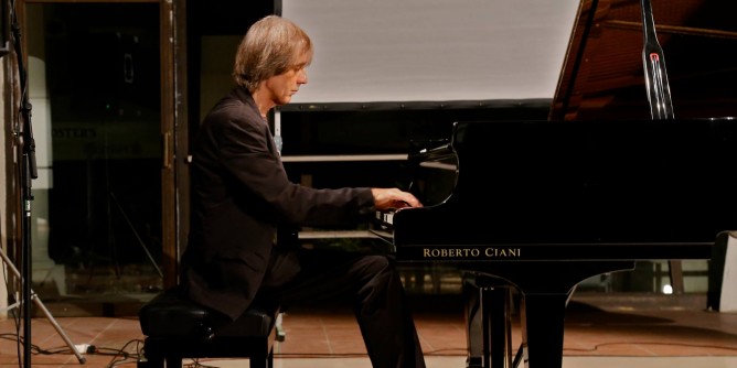 Si alza il sipario su Le Salon de Musique