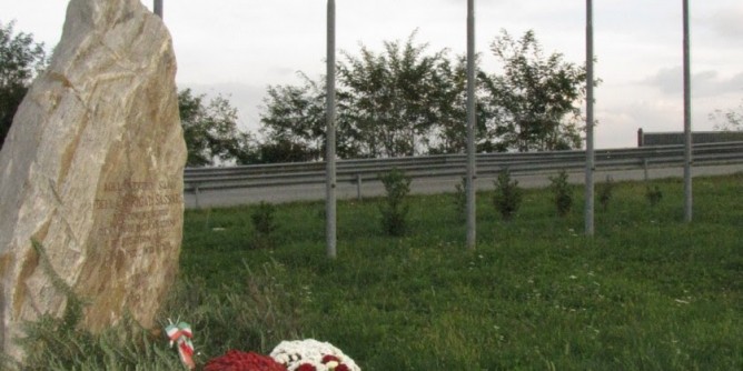Bandiere della Brigata Sassari a Nuraghe Chervu