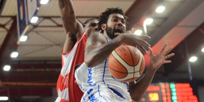 Dinamo batte Reggio Emilia 82-72