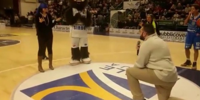 Alla Dinamo una proposta di matrimonio <i>in diretta</i>