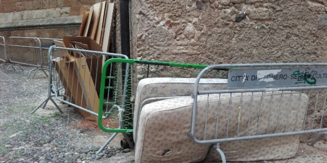 <i>Salotto</i> fuori dalla Cattedrale | Replica