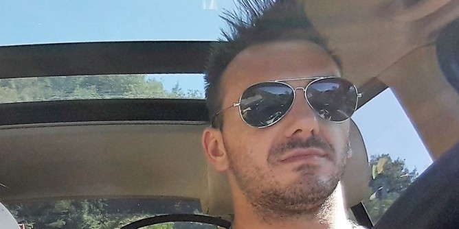 Poliziotto muore in azione: salma trasportata a Bosa