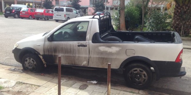 A fuoco un pick-up: ancora allarme incendi a Porto Torres