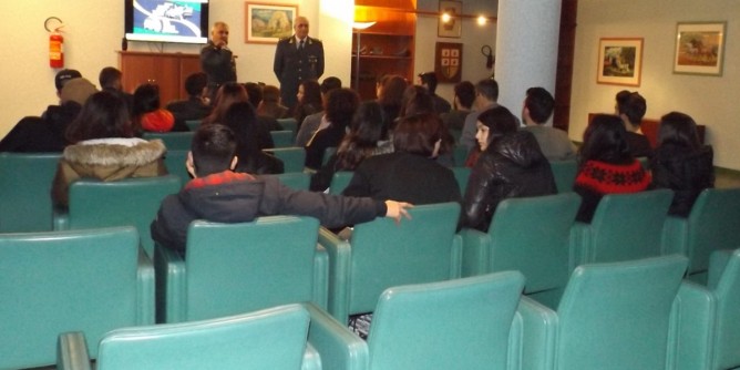 A scuola con la Guardia di finanza