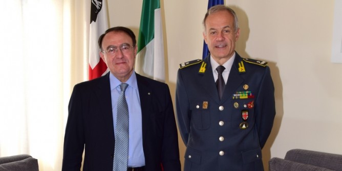 Il nuovo prefetto di Oristano <i>omaggia</i> la Guardia di finanza