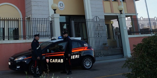 Ubriaco aggredisce i militari: arrestato