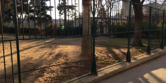 Ringhiere <i>stracciate</i> nel Parco Tarragona