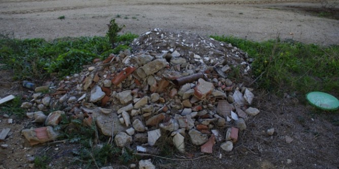 Rifiuti di Arborea a Oristano, sanzione per due persone