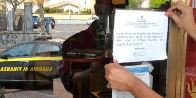 Olbia: sigilli ad un bar del centro