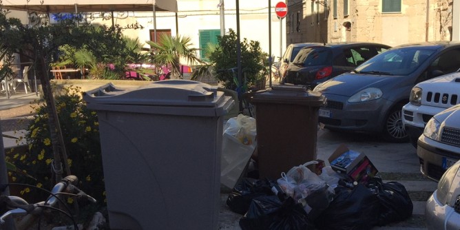 Cumuli di rifiuti anche alladdio: sanzioni 