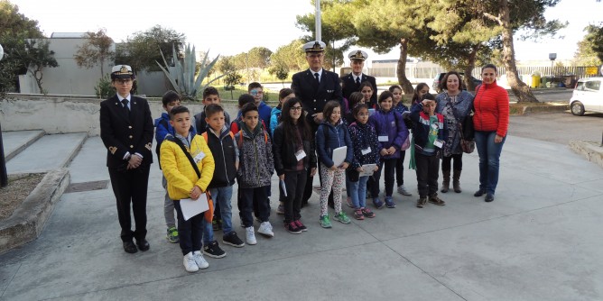 La Guardia costiera incontra le scuole
