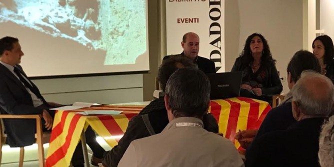Libro-omaggio della Generalitat ad Alghero