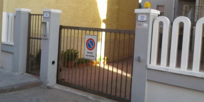 Porto Torres: in fiamme lauto del titolare di Agenzia funebre