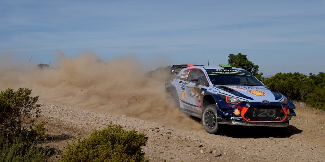 <i>Ris2017</i>: Hayden Paddon in testa alla classifica