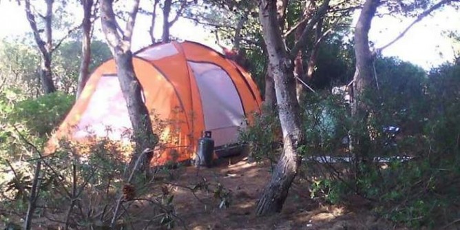 Tende da campeggio abusive nel parco Baden Powell