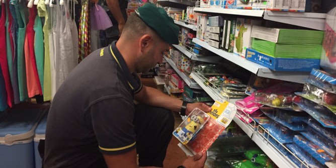 Giocattoli e articoli da mare: sequestri a Golfo Aranci