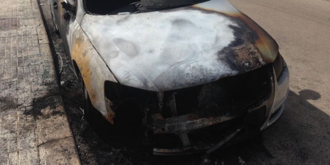 In fiamme l´auto di un maresciallo della Brigata Sassari