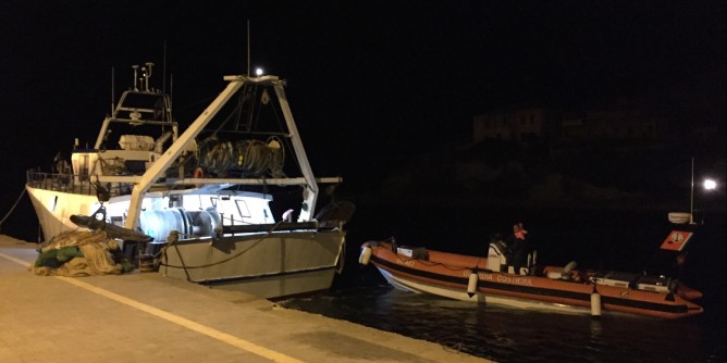 Pesca di frodo in area vietata: arriva la Guardia costiera