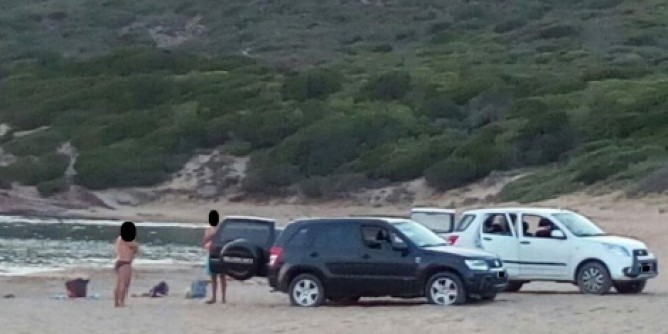 Col <i>Suv</i> sul bagnasciuga di Porto Ferro | Foto