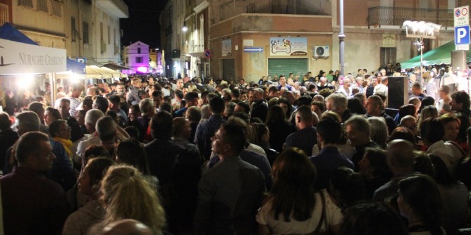 Bagno di folla a Sorso per Calici di stelle