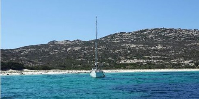 Asinara: getta l´ancora in area protetta, denunciato diportista