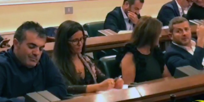 LUdc riabbraccia la <i>destra</i> algherese