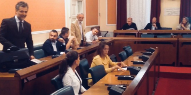 Minoranza <i>ribolle</i>, oggi Consiglio